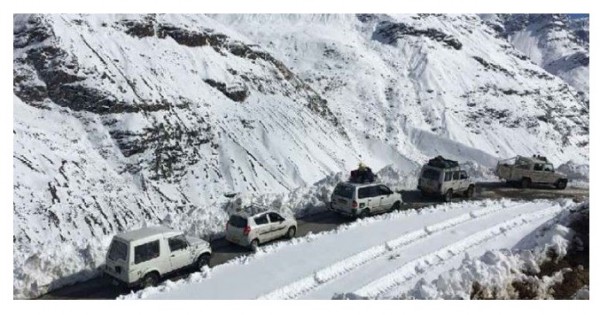 कुल्लू: यात्रियों के लिए खुला रोहतांग दर्रा, पर्यटक कर सकेंगे बर्फ का दीदार