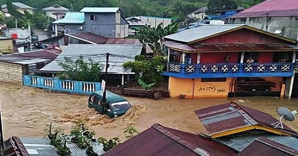 इंडोनेशिया: पापुआ में आई अचानक बाढ़, 50 लोगों की मौत, दर्जनों लापता