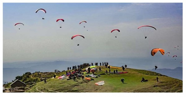 ब‍िल‍िंग में शुरू हुआ हवाबाजी का खेल, सेना के तीनों व‍िंगों के जांबाज द‍िखा रहे हैं दम