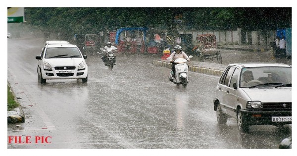 सिरमौर: भारी बारिश ने मचाई तबाही, ग्रामीण क्षेत्रों के आधा दर्जन बस रूट प्रभावित