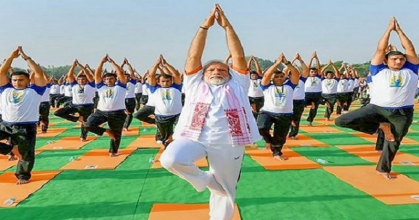 International Yoga Day 2019: PM मोदी ने रांची में 40 हजार लोगों के साथ किया योग
