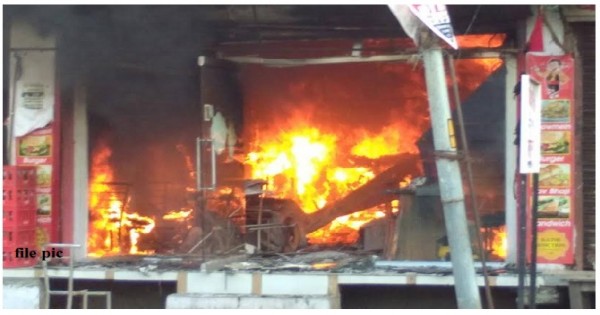 कुल्लू: आग से दो दुकाने राख़, 25 लाख का नुक्सान
