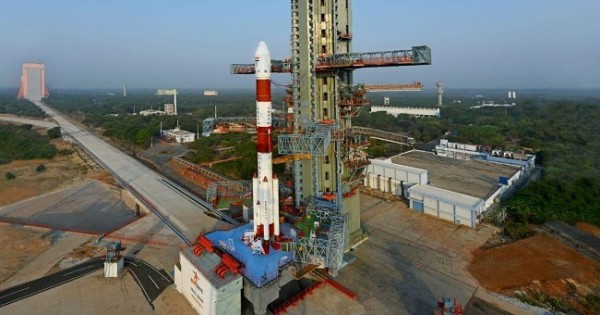 ISRO ने लॉन्च किया एमिसैट, दुश्मनों पर आसमान से रहेगी नजर