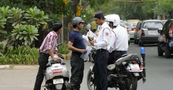 चप्पल या सैंडिल पहनकर बाइक चलाई तो कटेगा चालान