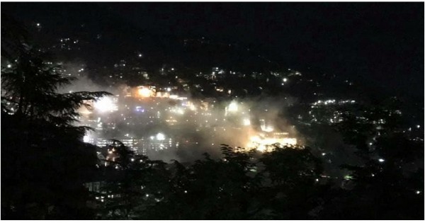 शिमला में बारिश से बढ़ी ठंड, धुंध के आगोश में लिपटी हील क्वीन