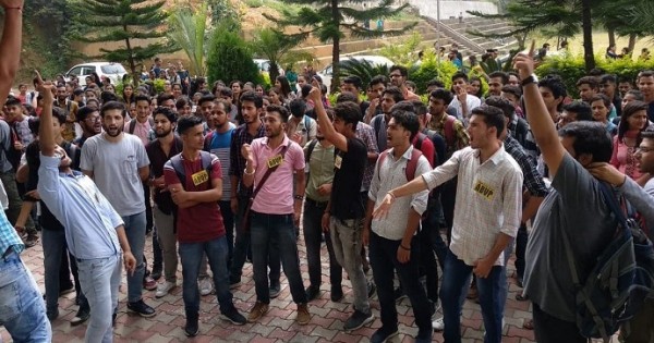 कांगड़ा: मांगों को लेकर AVBP ने किया कक्षाओं का बहिष्कार
