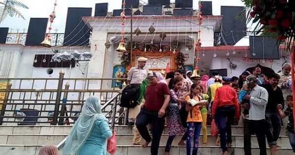 नैना देवी: बारिश के बीच भी हजारों श्रद्धालु पहुंच रहे मां के दरबार