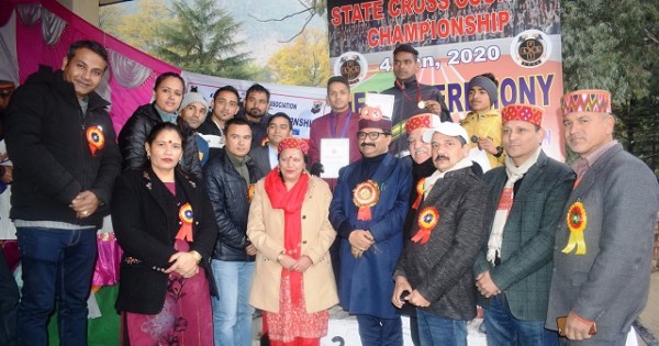15वीं राज्य स्तरीय क्रॉस कंट्री प्रतियोगिता के विजेताओं को गोविंद ठाकुर ने बांटे पुरस्कार