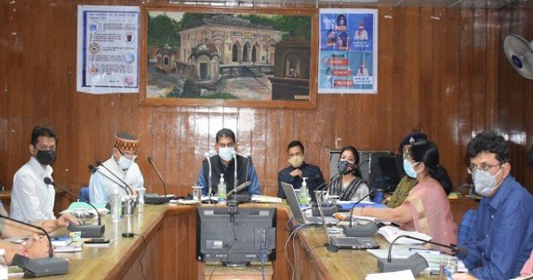 कोरोना मरीजों की करें काउंसलिंग, दिन में 3-4 बार बात करने राकेश पठानिया ने दिए निर्देश