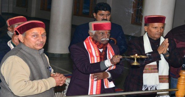 मकर संक्रान्ति की पूर्व संध्या पर राज्यपाल ने तत्तापानी में किया स्नान
