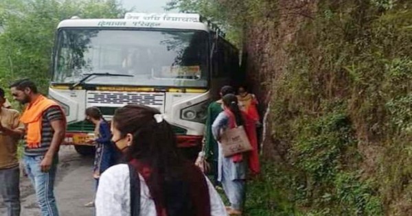 बिलासपुरः HRTC बस की ब्रेक हुई फेल, ड्राइवर ने इस तरह बचाई सवारियों की जान