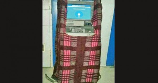 गजब ठंड, हिमाचल में ATM ने भी ओढ़ा कंबल