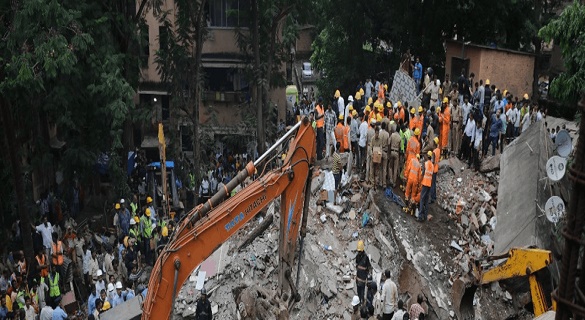 मुंबई में 4 मंजिला इमारत गिरी, 12 की मौत, 30 से ज्यादा लोग दबे