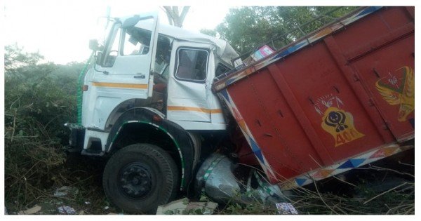 हमीरपुर: टाइलों से भरे ट्रक की चपेट में आई सेंट्रो कार, उड़े परखचे