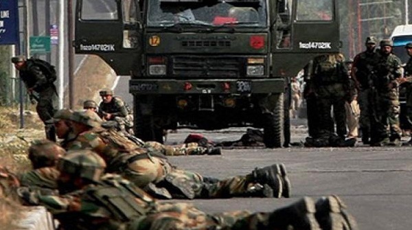 जम्मू-कश्मीर : पुलवामा में सुरक्षाबलों ने 2 आतंकियों को ढेर किया