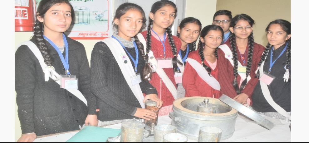 हिमाचल की इन छात्राओं ने किया कमाल, एक कुकर में बना सकेंगे 6 व्यंजन