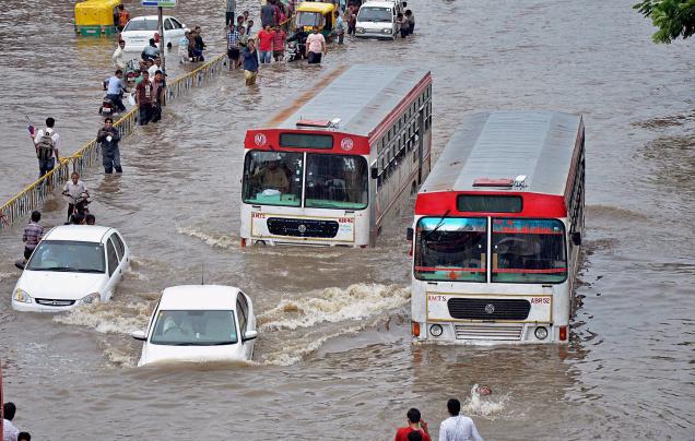 गुजरात में बाढ़:   भारी बारिश के चलते 75 की मौत, बचाव में उतरी सेना