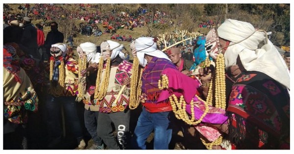कुल्लू: पलदी घाटी में अश्लील गालियों का मनाया उत्सव, मुखौटे पहनकर किया नृत्य