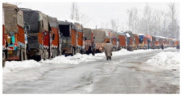 लेह- श्रीनगर राजमार्ग 8 दिनों तक बंद रहने के बाद शुक्रवार को किया बहाल