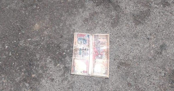 सुंदरनगर में सड़क पर गिरे थे हजार के नोट, पब्लिक ने पुलिस को बुलाया