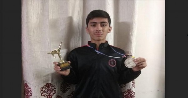 हमीरपुर के आर्यन ने वर्ल्ड कराटे चैंपियनशिप में जीता सिल्वर मेडल