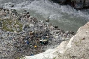 किन्नौर: अनियंत्रित होकर गहरी खाई में गिरी पिकअप, 1 की मौत 2 घायल
