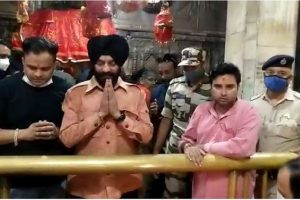 ज्वालामुखी मंदिर पहुंचे MS बिट्टा, बोले- राष्ट्र कमजोर तो सब कुछ कमजोर