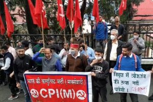 त्रिपुरा में भाजपा और CPIM के बीच हुई हिंसक झड़प को लेकर शिमला में विरोध प्रदर्शन