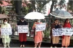 महिला आरक्षण की मांग को लेकर जनवादी महिला समिति ने उपायुक्त कार्यालय के बाहर किया प्रदर्शन