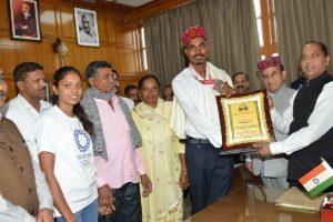 पैरालंपिक सिल्वर मेडल विजेता निषाद कुमार ने CM से की भेंट