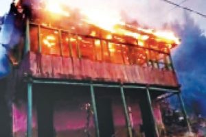 रोहड़ू के टोडसा गांव में मकान जलकर ख़ाक, दो परिवार बेघर