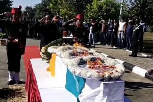 कांगड़ा पहुंचा शहीद विवेक कुमार का पार्थिव शरीर, गग्गल एयरपोर्ट पर सीएम ने दी श्रद्धांजलि