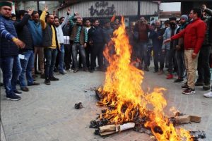 मंडी: भाजयूमो ने फूंका सीएम चन्नी का पुतला, पंजाब में राष्ट्रपति शासन लगाने की मांग