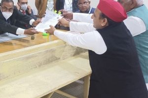 अखिलेश यादव ने करहल से दाखिल किया नामांकन, 20 फरवरी को मतदान