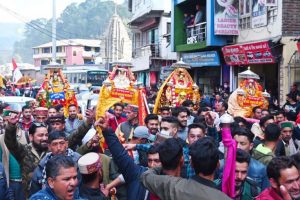 शिवरात्रि महोत्सव: गाजे-बाजे के साथ छोटी काशी पहुंचे सैकड़ों देवी देवता, देव ध्वनि से गूंजा शहर