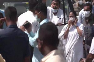 पश्चिम बंगाल: बीरभूम हत्याकांड के बाद TMC नेता की हत्या, महिला पार्षद को रौंदने की कोशिश