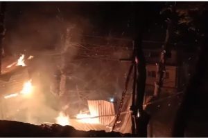 शिमला: आंजी गांव में लगी आग, सब्ज़ी और इलेक्ट्रिक की दुकान जलकर राख