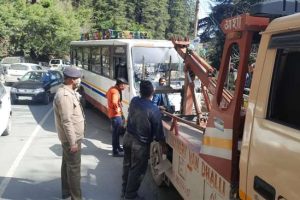 शिमला: सवारियों से भरी बस का बीच सड़क टूटा एक्सल, बड़ा हादसा टला