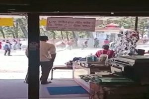 हमीरपुर कॉलेज के छात्रों पर तेजधार हथियार से हमला, मारपीट का वीडियो वायरल