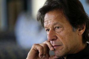 पाक PM इमरान खान ने कुर्सी छोड़ने के लिए रखी शर्त, ‘नहीं हो मेरी गिरफ्तारी’