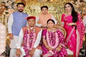 धूमल की 50वीं शादी की सालगिरह, अनुराग ठाकुर ने परिवार संग तस्वीर की ट्वीट