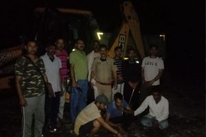 हमीरपुर: खनन माफिया पर पुलिस की बड़ी कार्रवाई, 2 JCB 3 टिप्पर किए जब्त