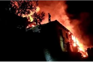 चंबा: आग लगने से 3 घर जलकर राख, अंदर सो रही बुजुर्ग महिला जिंदा जली