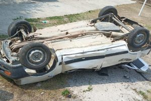 सड़क से 25 फुट नीचे गिरी कार, हादसे में पुलिस हेड कांस्टेबल की मौत