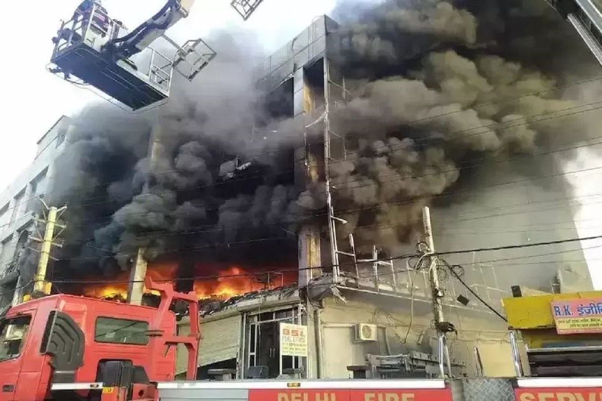 fire on delhi metro station mundka