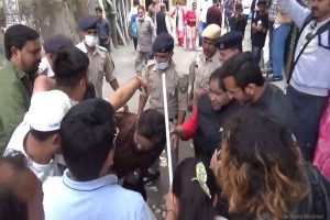 पेपर लीक मामले में युवा कांग्रेस ने फूंका DGP का पुतला, पुलिस से हुई झड़प