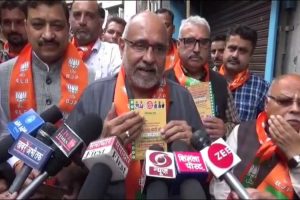 हिमाचल: PM मोदी की रैली को सफल बनाने के लिए BJP घर-घर जाकर दे रही निमंत्रण