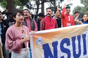 शिमला: अग्निपथ के विरोध में NSUI का प्रदर्शन, गिरफ्तार कार्यकर्ताओं की रिहाई की मांग