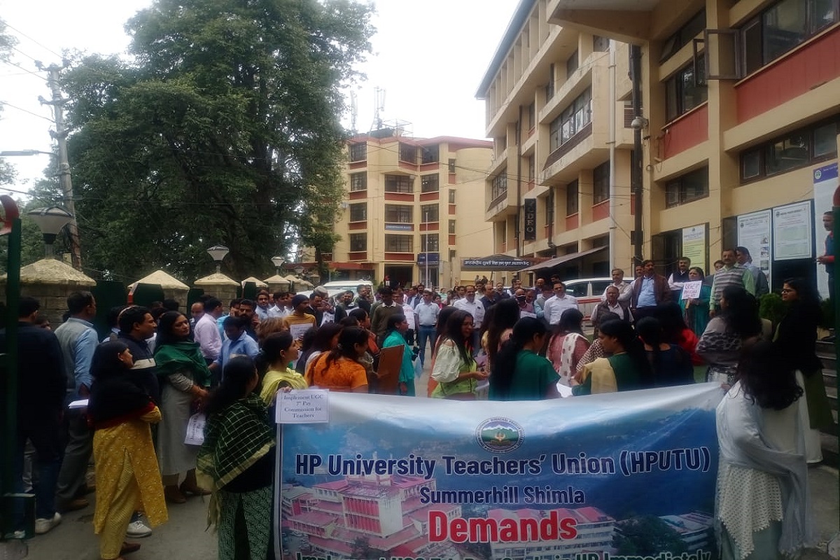 himachal university teachers protest