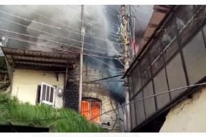 शिमला: यूएस क्लब में बिजली दफ्तर में भड़की आग, लाखों का नुकसान